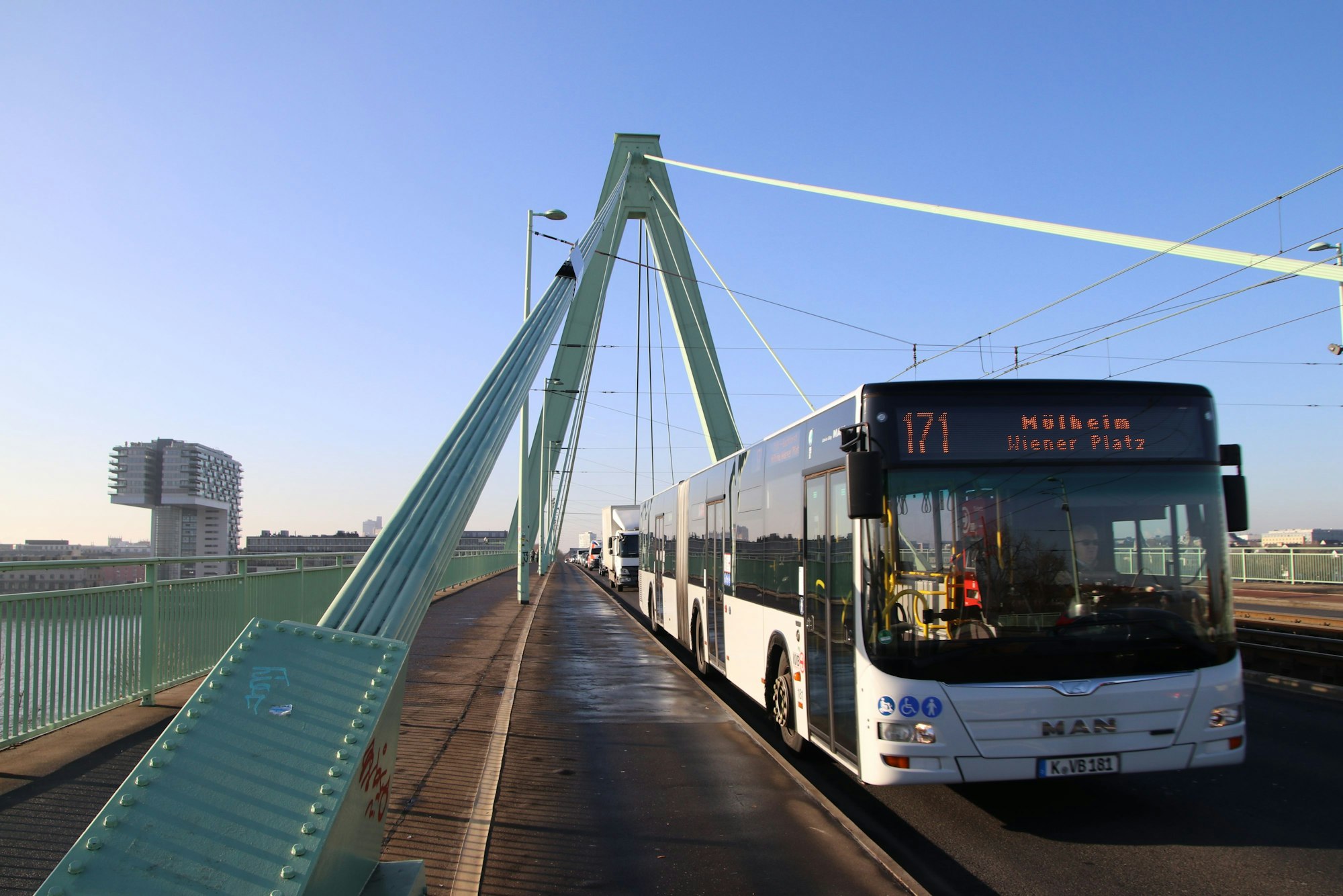 An der Severinsbrücke wurde schon ein bisschen saniert. Aber es müssen noch weitere Arbeiten folgen.