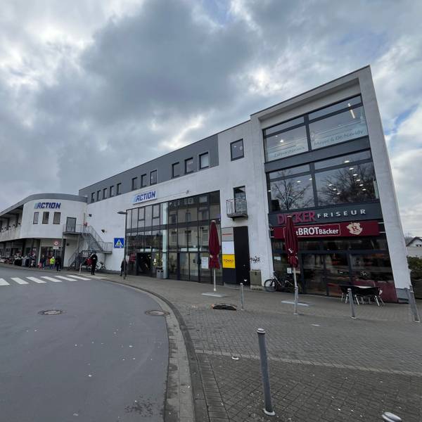 Ein Geschäfts- und Dienstleistungszentrum an der Alten Ladestraße in Hennef soll neu belebt werden.