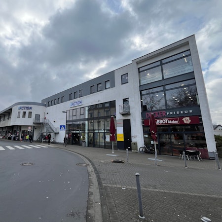 Ein Geschäfts- und Dienstleistungszentrum an der Alten Ladestraße in Hennef soll neu belebt werden.