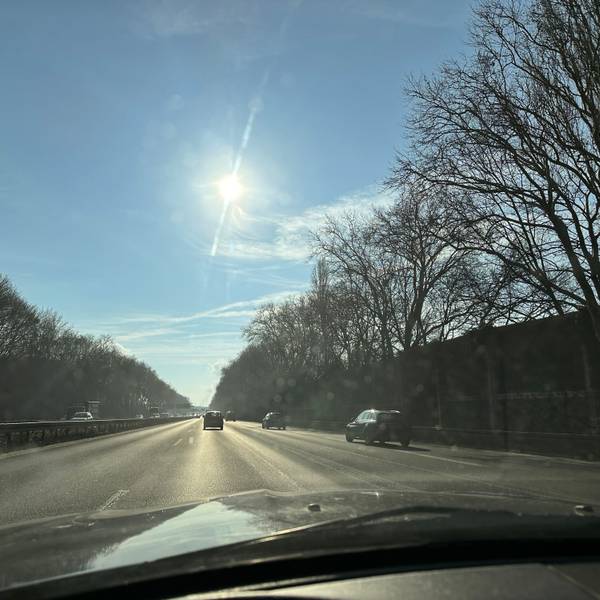 Die Lärmschutzwand an der Autobahn 555 Richtung Godorf ist laut Autobahn GmbH ausreichend.