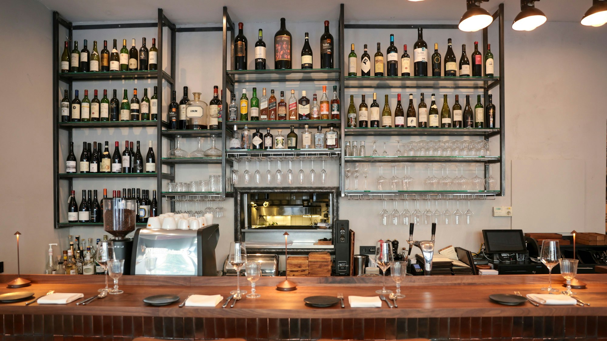 Der Thekenbereich wurde über die Karnevalstage komplett umgebaut und ist nun um einiges moderner geworden.