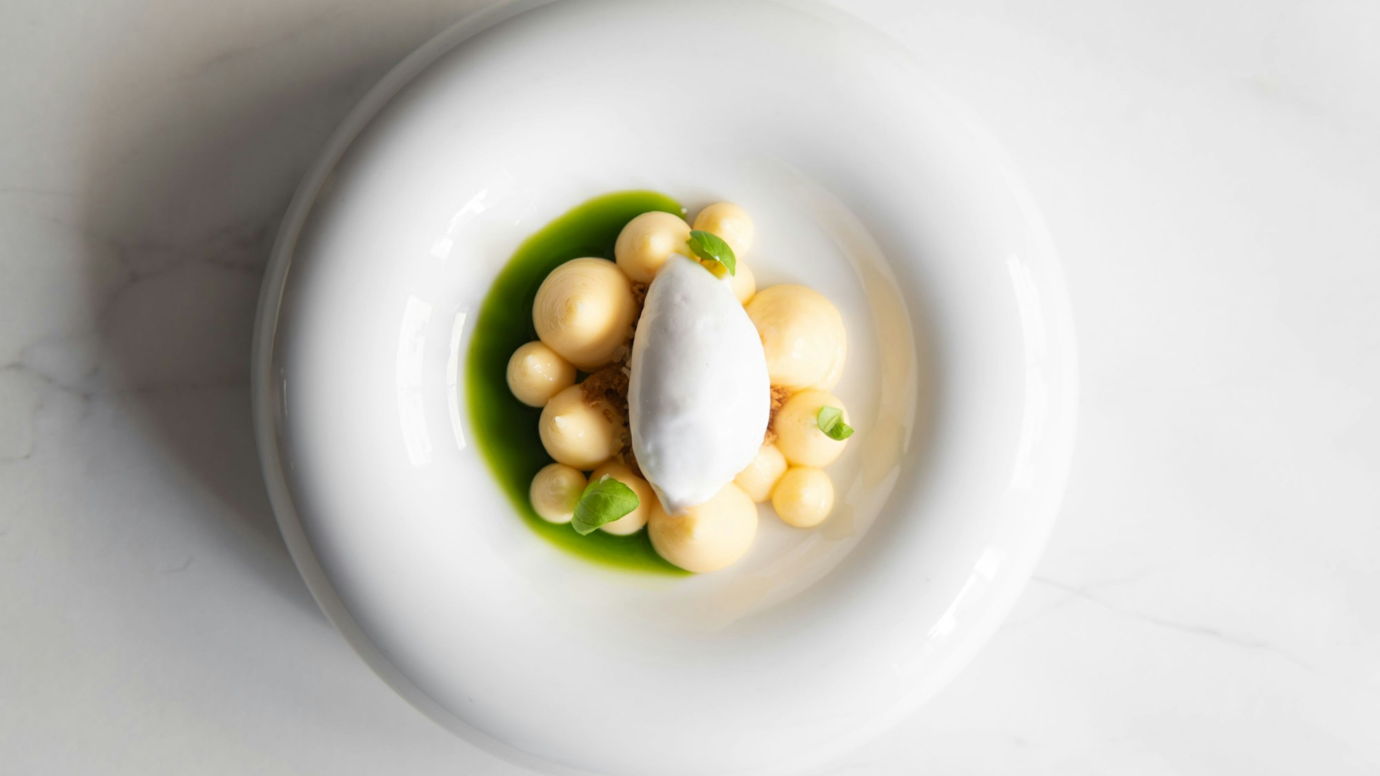 Schlichte Eleganz: Das Zitronen-Dessert in der Ouzeria.