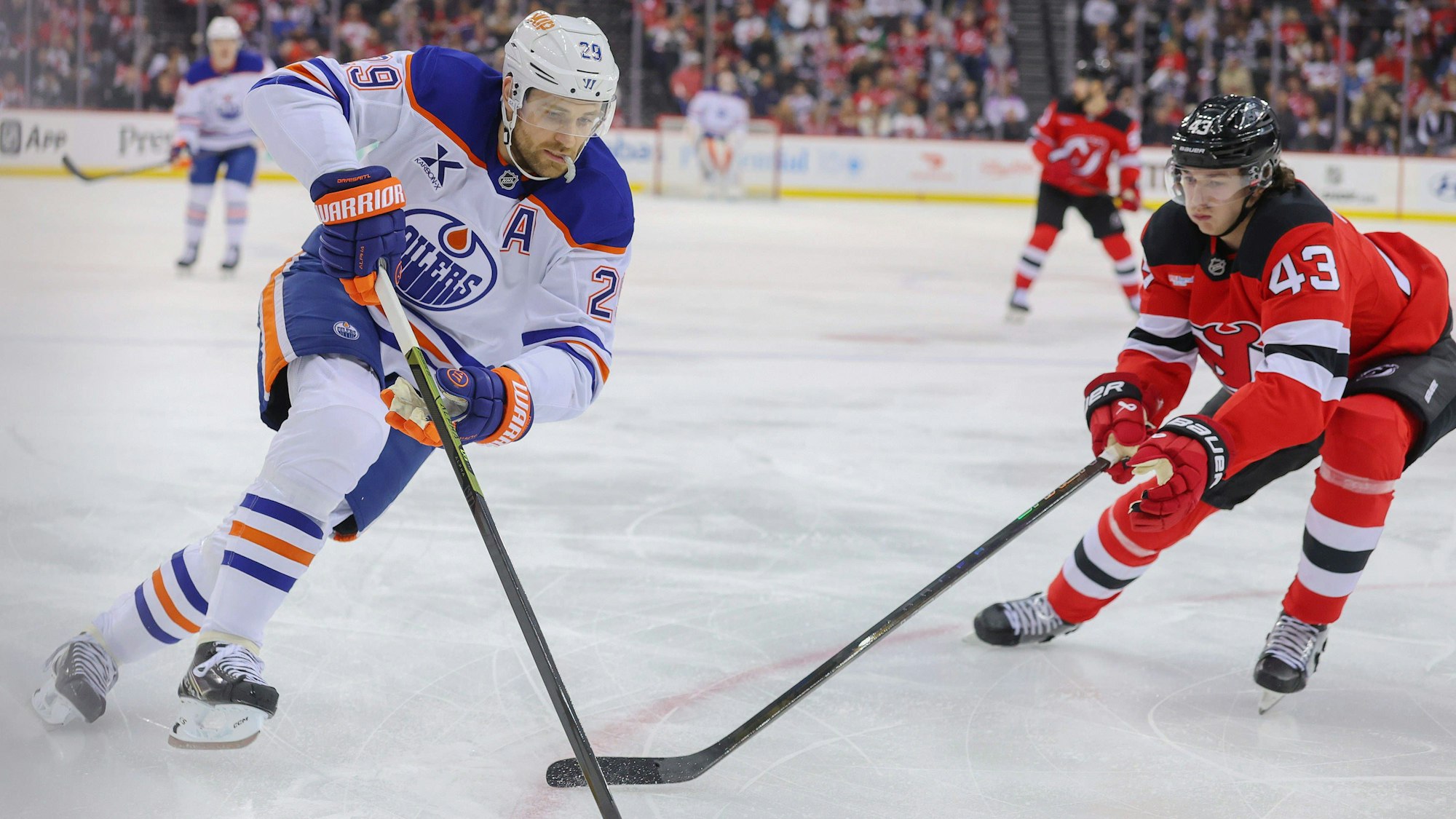 Der deutsche Eishockeystar Leon Draisaitl hat seine Punkteserie in der NHL ausgebaut, mit den Edmonton Oilers allerdings die nächste Niederlage kassiert.