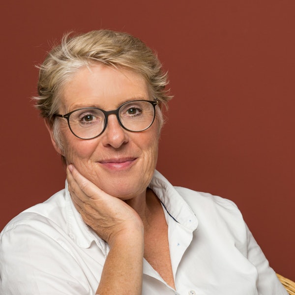 Ein Porträt der Autorin Anna-Maria Caspari.