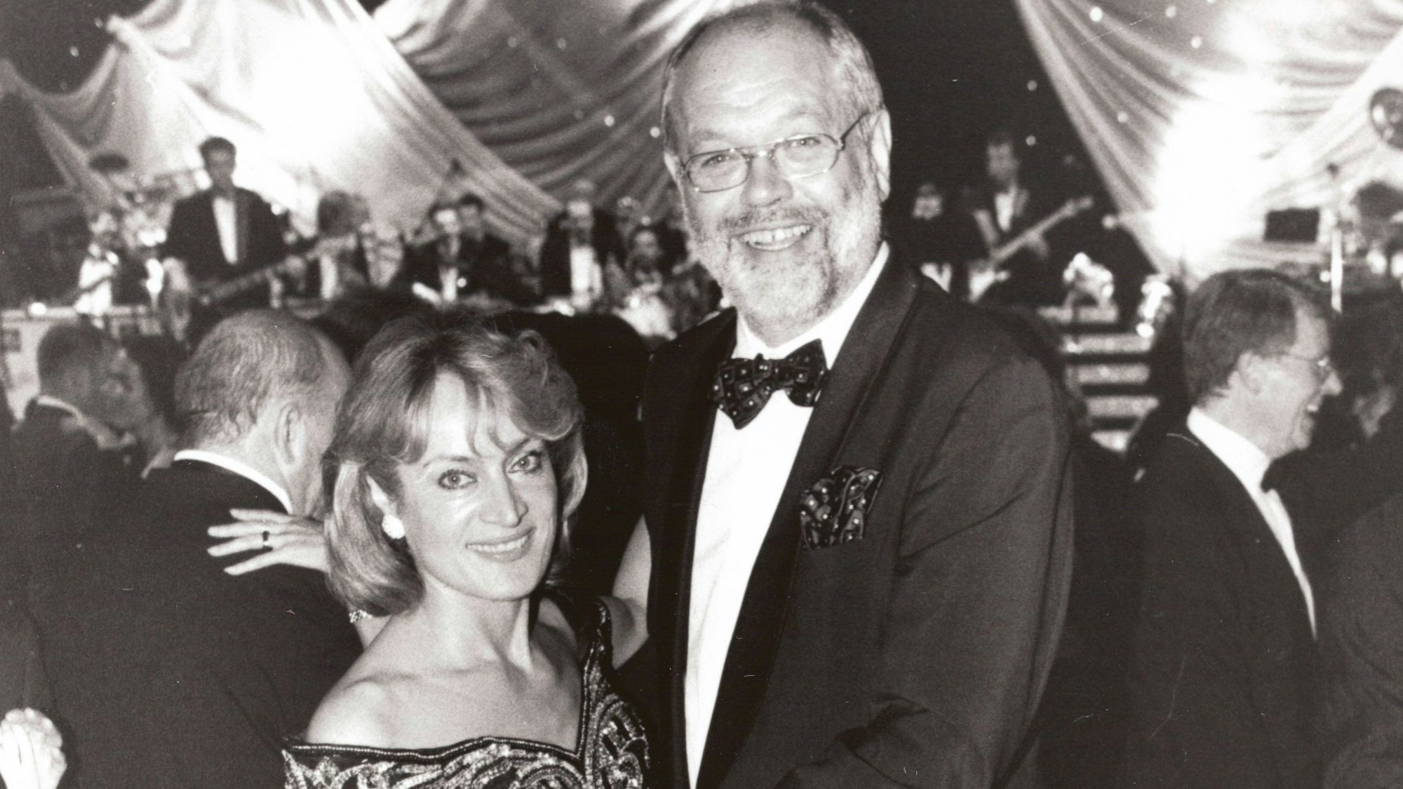 Harry Blum tanzt mit seiner Frau Carola auf einem Ball - im Oktober 1995.
