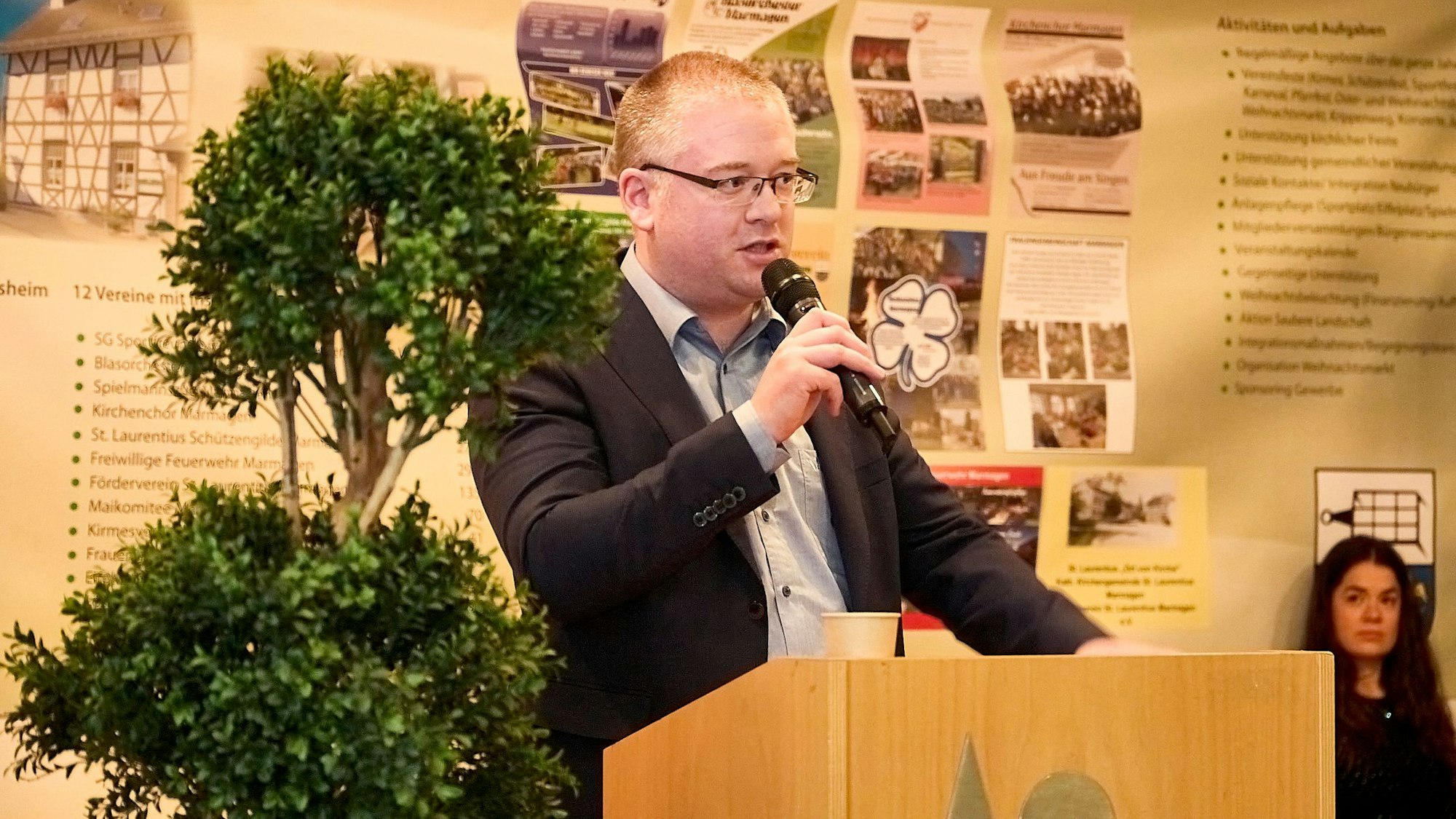 Philipp Sieben, Hauptdezernent beim Regierungspräsidium, war als Vertreter des derzeitigen Hausherren nach Marmagen gekommen.