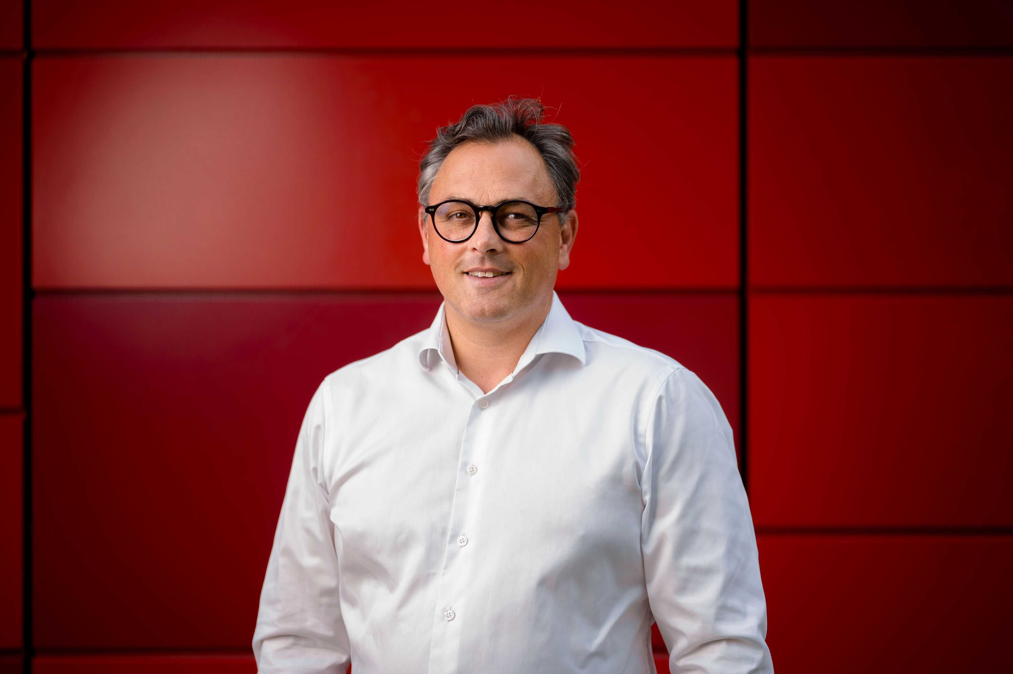 Portrait Prof. Dr. Christian Karagiannidis am 15.08.2024 in Koeln.