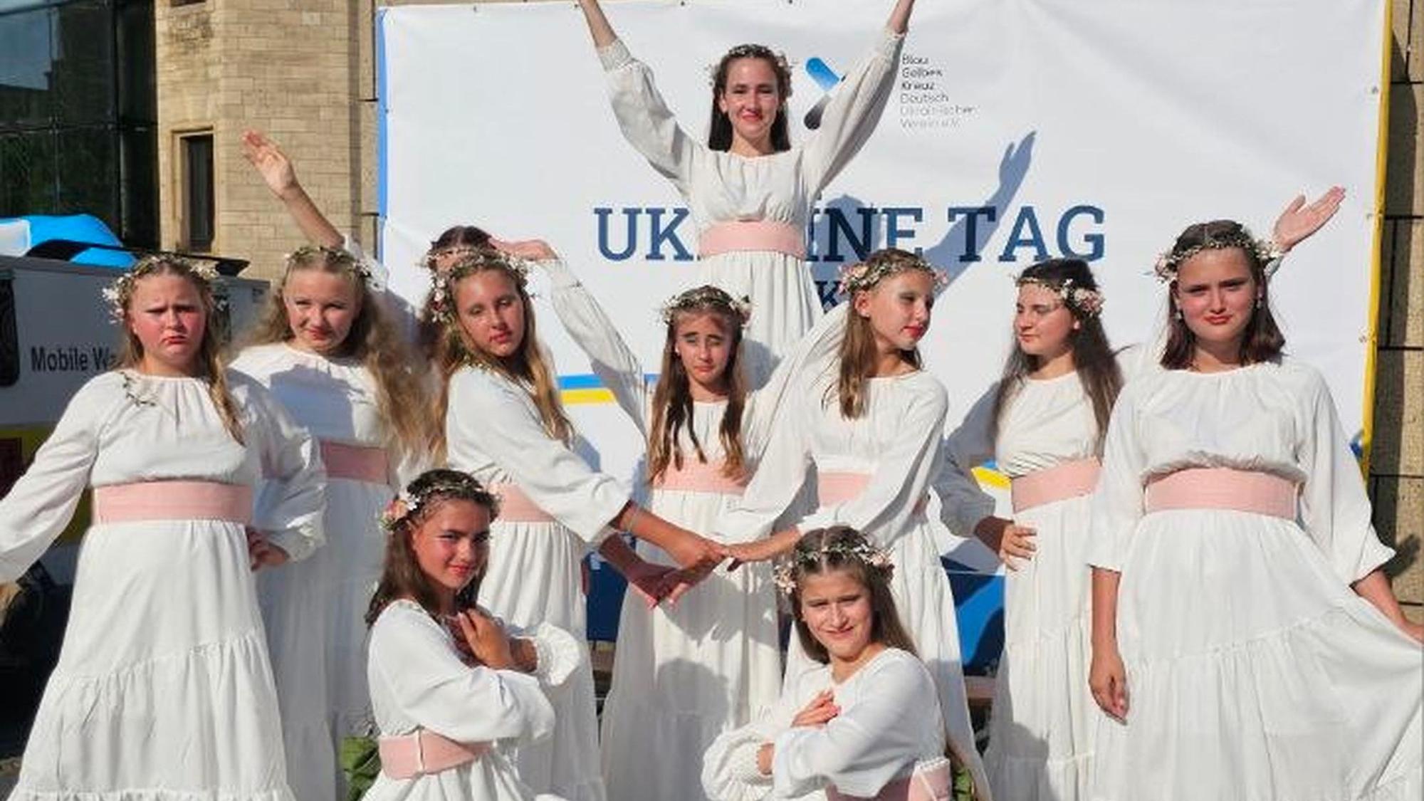 Gummersbach. Tänzerinnen aus Gummersbach beim Ukraine-Tag in Köln.