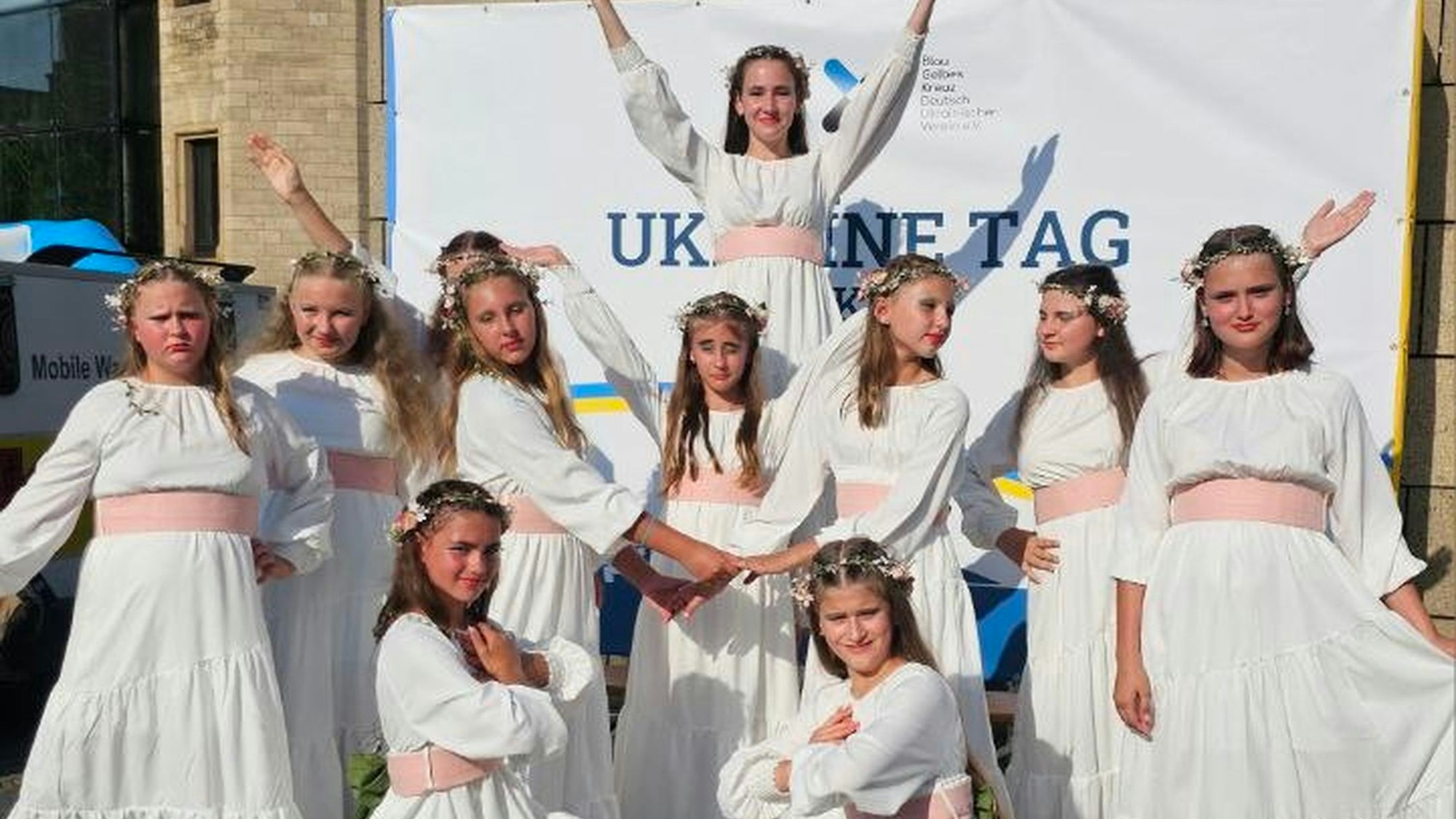 Gummersbach. Tänzerinnen aus Gummersbach beim Ukraine-Tag in Köln.