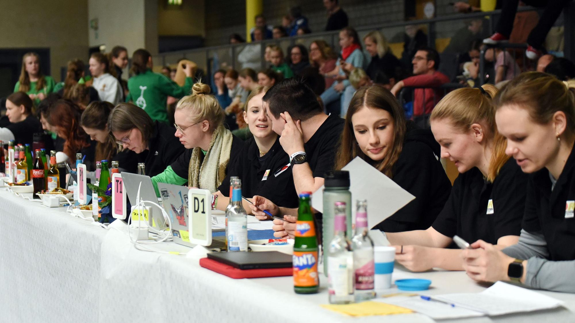 Jury des Einrad NRW Freestyle Cup in der GWN Arena in Nümbrecht.
