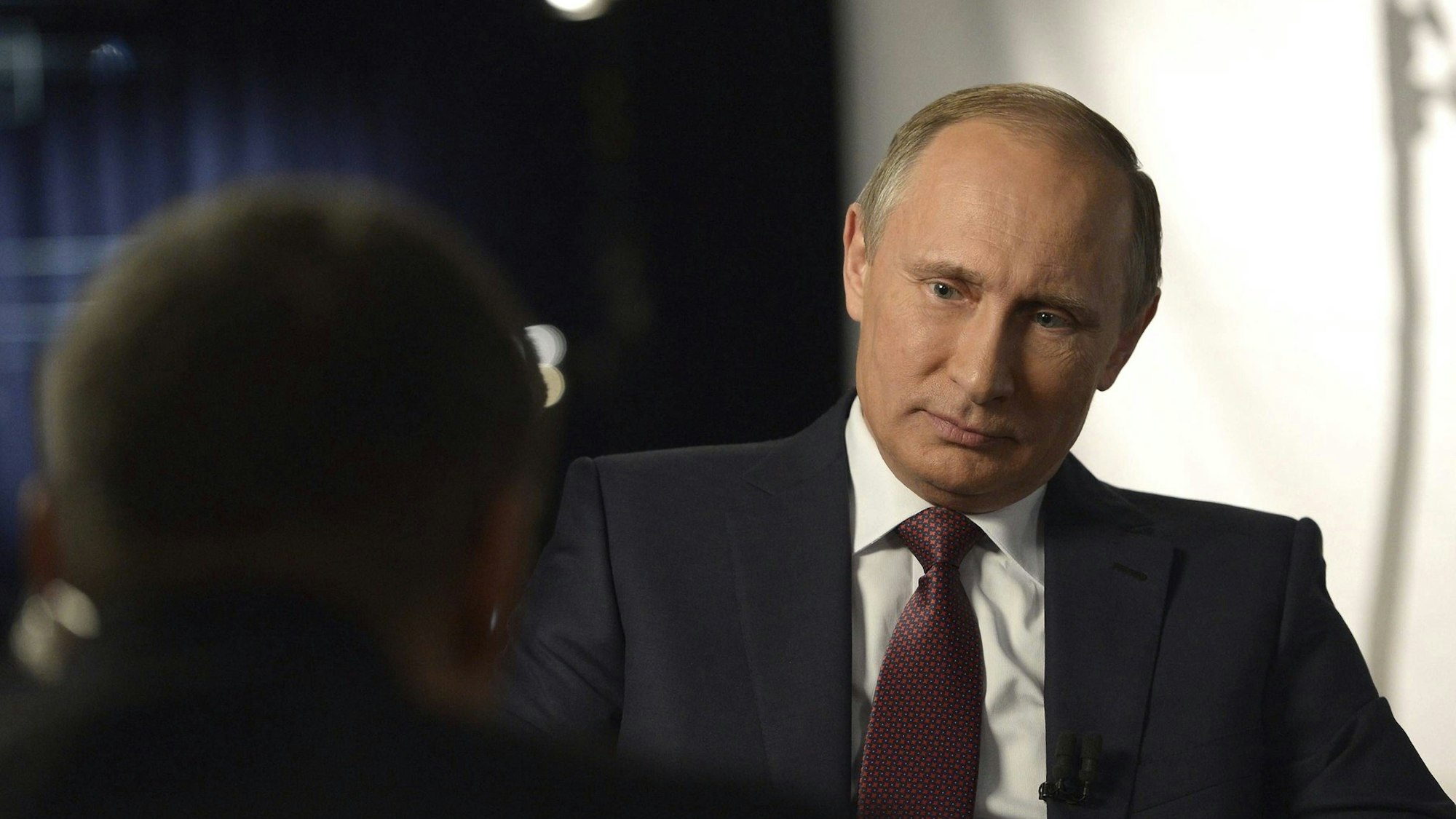 Kremlchef Wladimir Putin im Gespräch mit Wladimir Solowjow. (Archivbild)