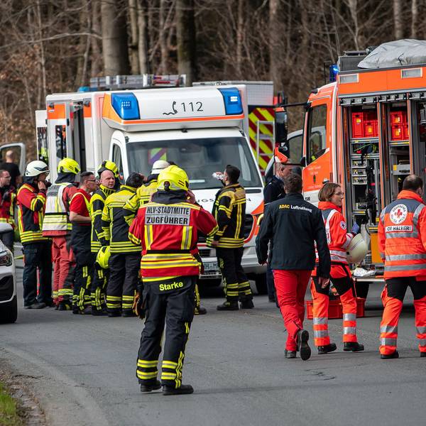 Rettungskräfte brachten den schwer verletzten Mann ins Krankenhaus, wo er wenig später starb (Symobolfoto).
