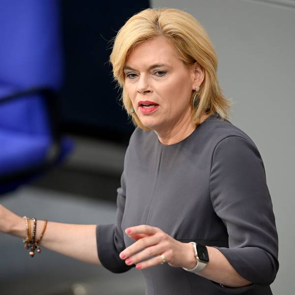 Julia Klöckner (CDU) spricht im Plenum des Bundestages während einer Debatte über Handels- und Außenwirtschaftsbeziehungen in der EU. (Archivbild)