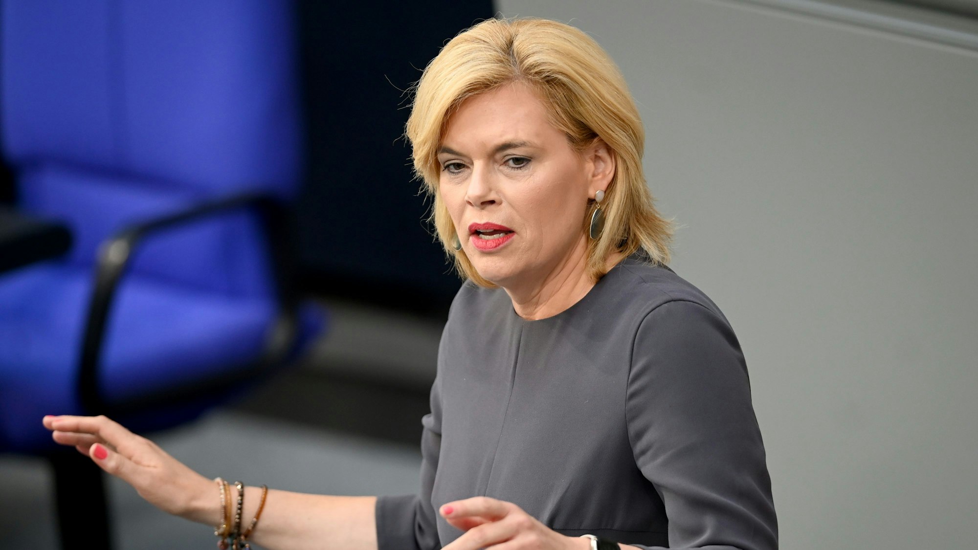 Julia Klöckner (CDU) spricht im Plenum des Bundestages während einer Debatte über Handels- und Außenwirtschaftsbeziehungen in der EU. (Archivbild)