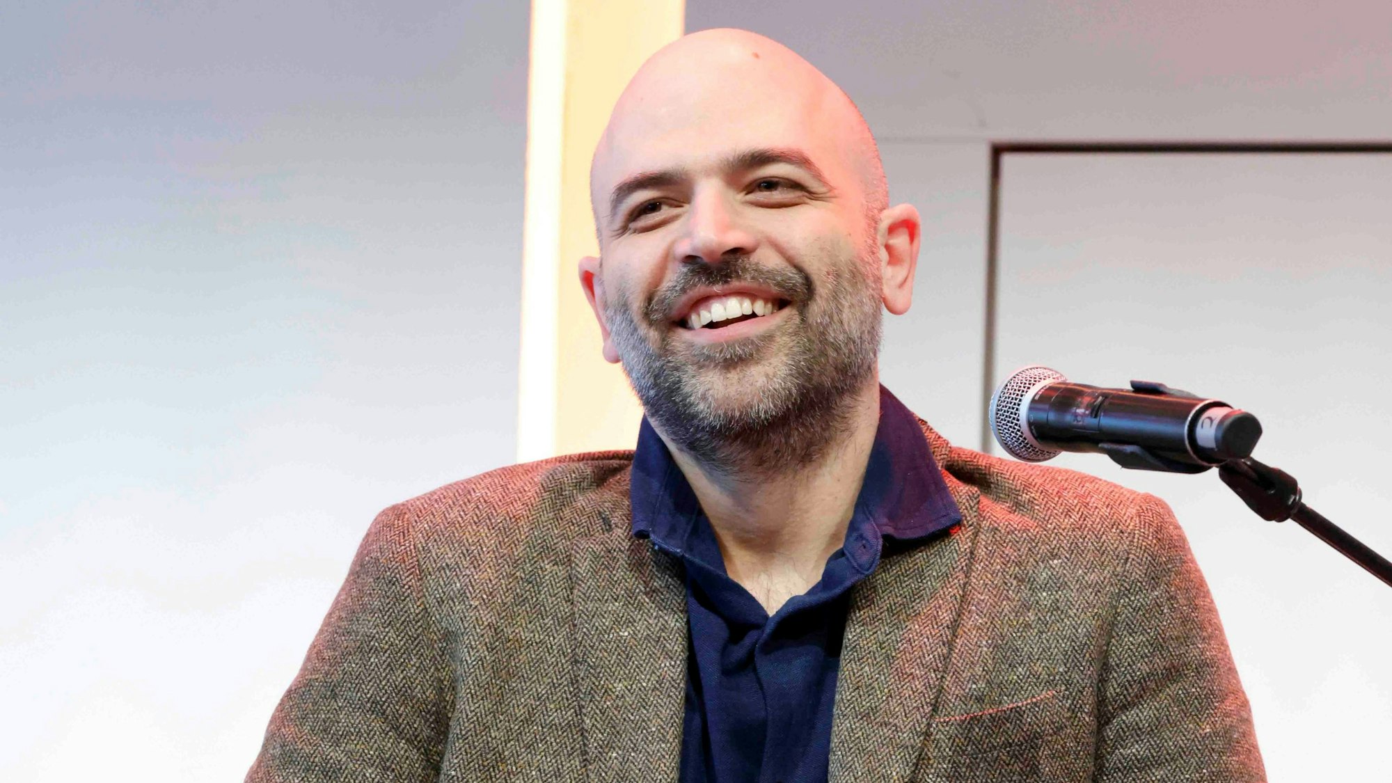 Roberto Saviano (* 22. September 1979 in Neapel, Italienischer Schriftsteller und Journalist) und die Journalistin Karen Krüger (*1975 in Waldshut-Tiengen) diskutieren über "Treue" und die Frauen in der Mafia im Rahmen der 25. lit.COLOGNE. Dt. Text: Barbara Auer, Übersetzung: Paola Barbon,
am 17. März 2025
in der Flora und Botanischer Garten Köln, Amsterdamer Straße 34, 50735 Köln