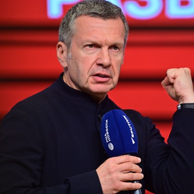 Wladimir Solowjow gehört zu den prominentesten TV-Moderatoren in Russland. Am Sonntag hat er Deutschland und Friedrich Merz gedroht. (Archivbild)