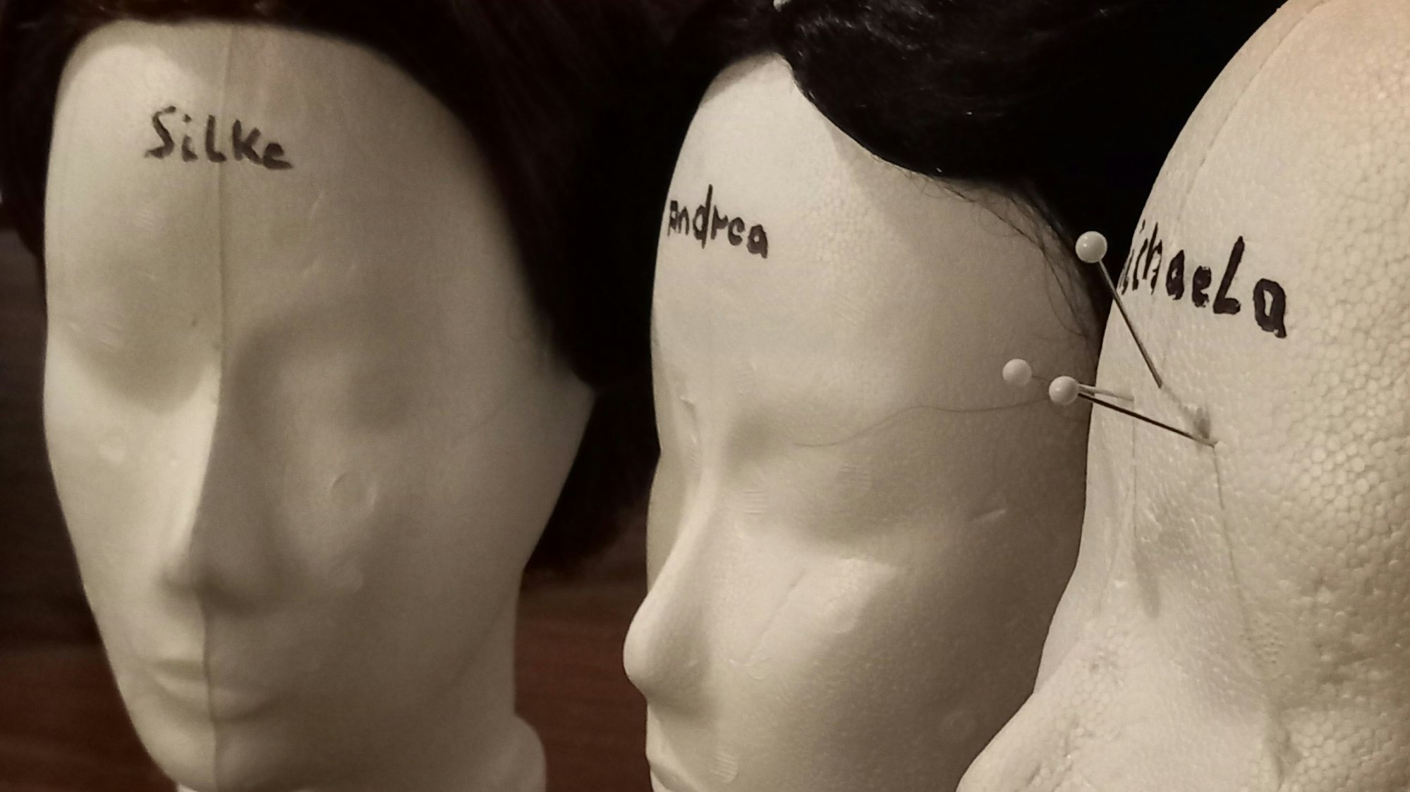 Eine von drei Perücken ist bereits im Einsatz.