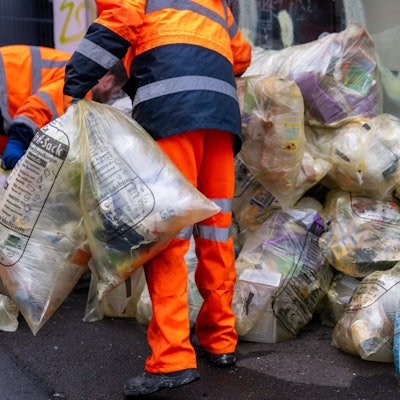 Richtig getrennt oder nicht? Durchsichtige Tüten erleichtern den Entsorgern die Arbeit.