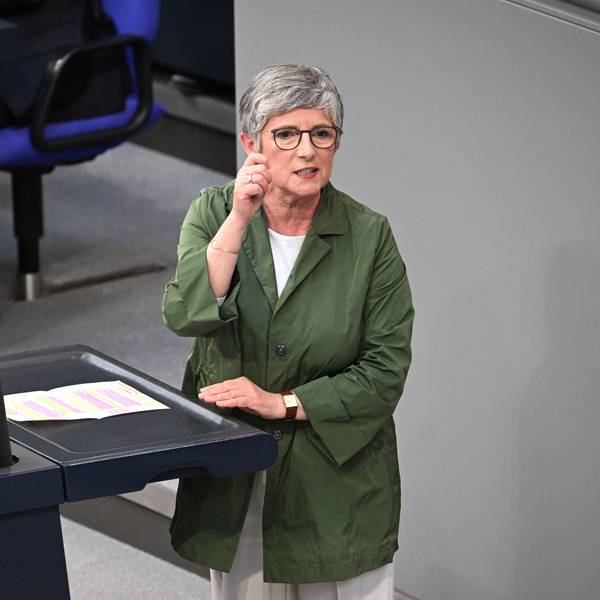18.03.2025, Berlin: Britta Haßelmann, Co-Fraktionsvorsitzende von Bündnis 90/Die Grünen, spricht in der 214. Plenarsitzung der 20. Legislaturperiode im Deutschen Bundestag. Hauptthema dieser zweiten Sondersitzung des alten Bundestages nach der vorgezogenen Bundestagswahl ist die Reform der Schuldenbremse als Voraussetzung für das geplante milliardenschwere Finanzpaket der zukünftigen Bundesregierung für Verteidigung, Infrastruktur, und Klimaschutzmaßnahmen. Foto: Bernd von Jutrczenka/dpa +++ dpa-Bildfunk +++
