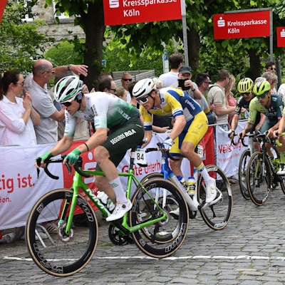 Das Foto zeigt Profis beim Radklassiker „Rund um Köln“