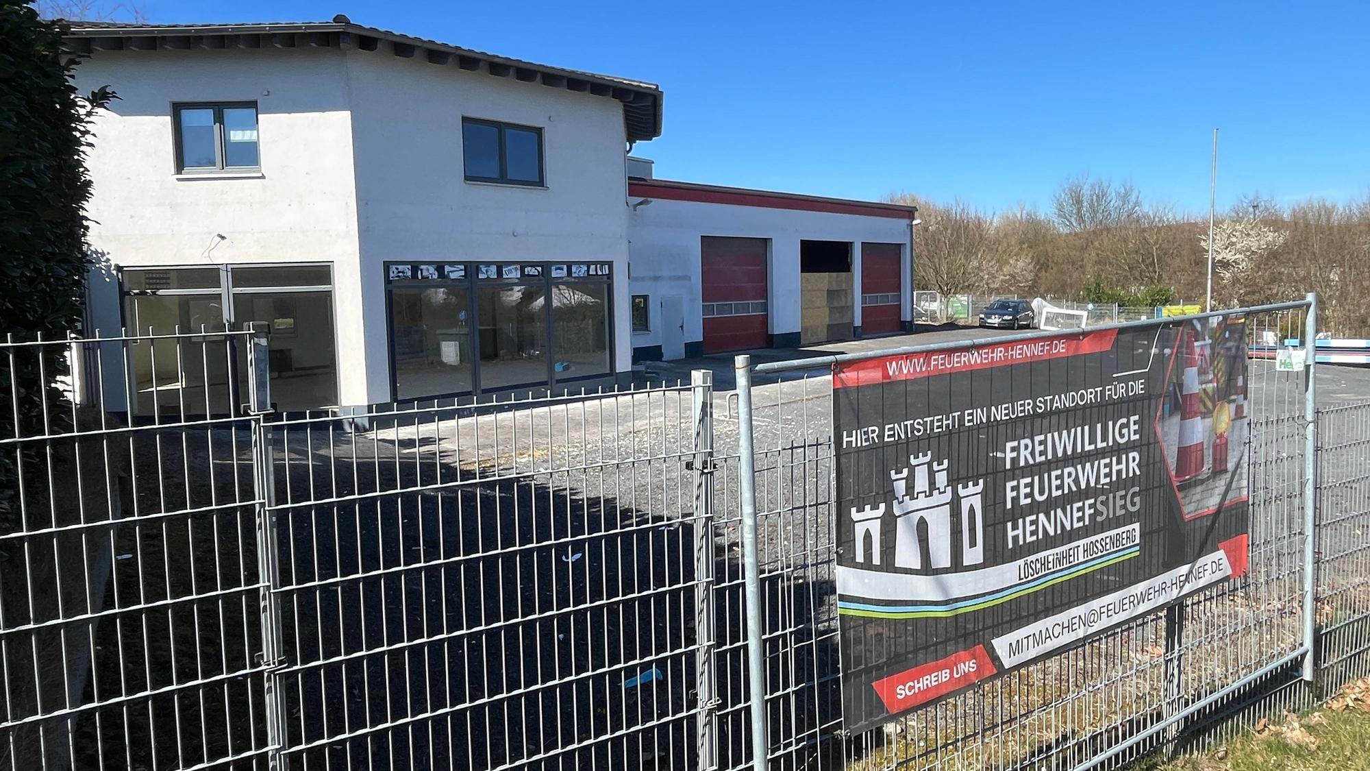 Ein leerstehendes Gebäude soll zu einem Feuerwehrgerätehaus umgebaut werden.