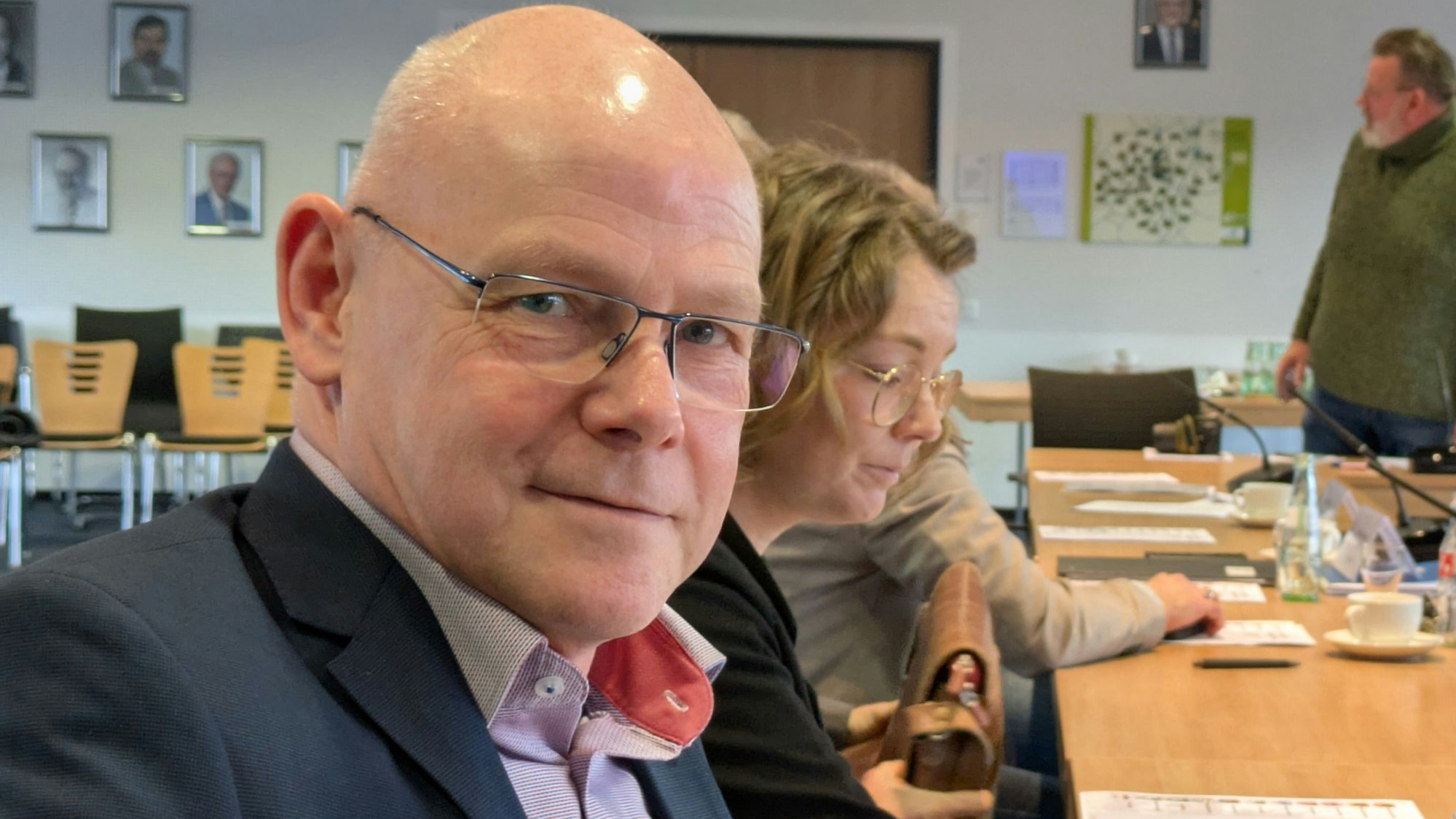 Das Porträtbild zeigt Alexander Eskes