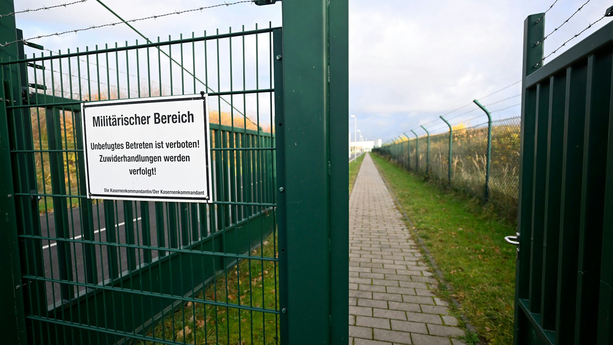 Sperrgebiet: Der Zugang zur Kaserne in Wahn ist für Unbefugte verboten.
