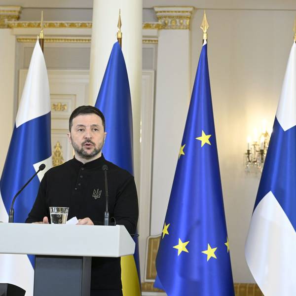 Wolodymyr Selenskyj, Präsident der Ukraine, spricht während einer gemeinsamen Pressekonferenz mit dem finnischen Präsidenten Alexander Stubb im Präsidentenpalast.