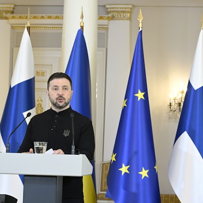 Wolodymyr Selenskyj, Präsident der Ukraine, spricht während einer gemeinsamen Pressekonferenz mit dem finnischen Präsidenten Alexander Stubb im Präsidentenpalast.