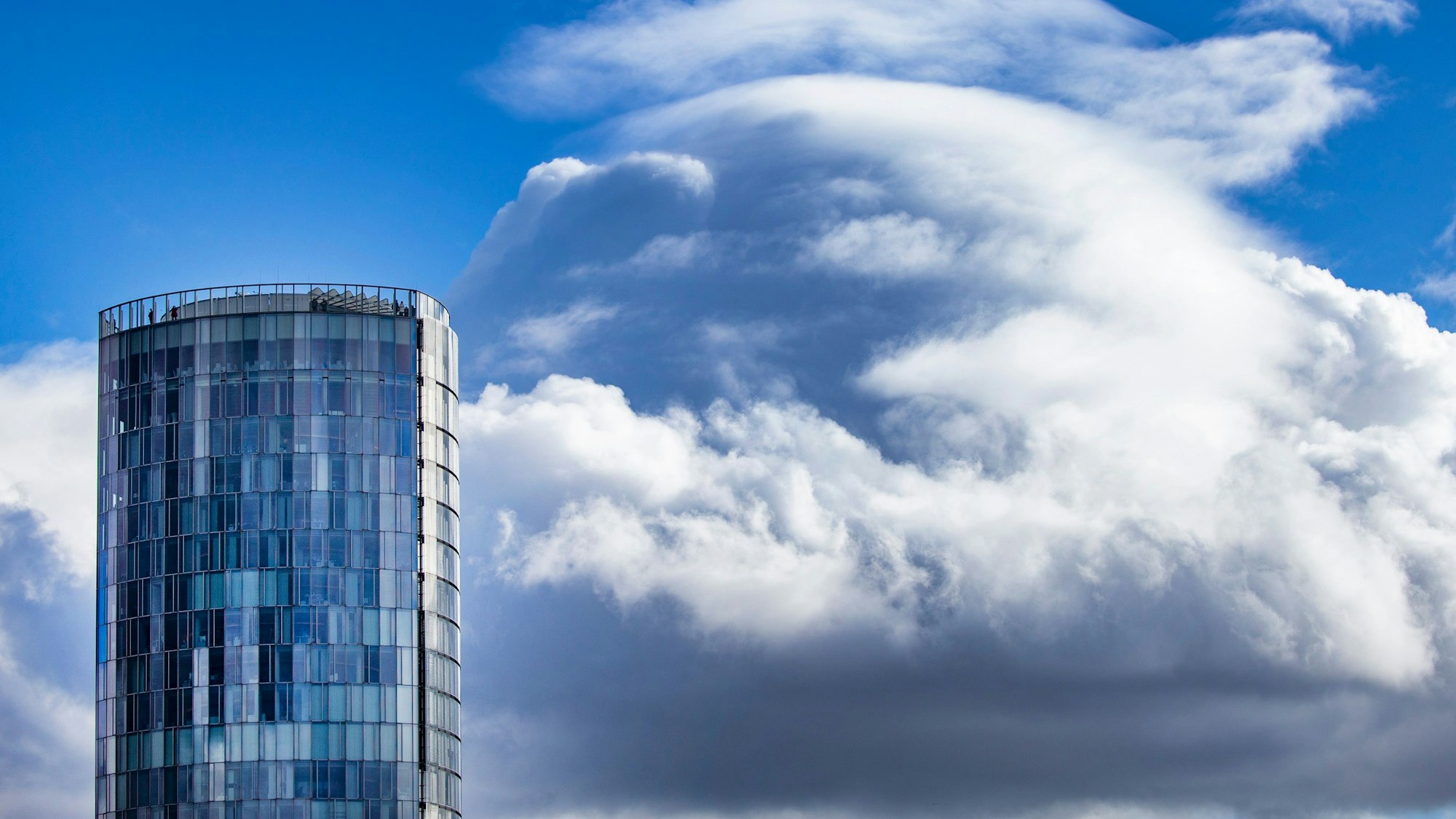 Blick auf das LVR Hochhaus in Deutz.