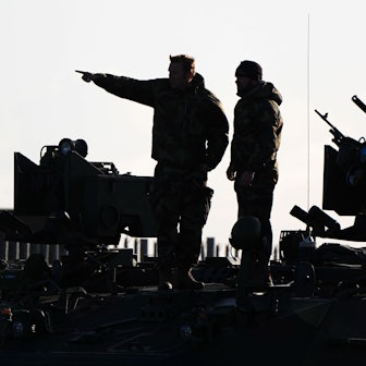 ARCHIV - 11.09.2024, Irland, Co Meath: Irische Truppen nehmen an der nationalen Zertifizierungsübung der EU Battlegroup im Lager Gormanstown teil.