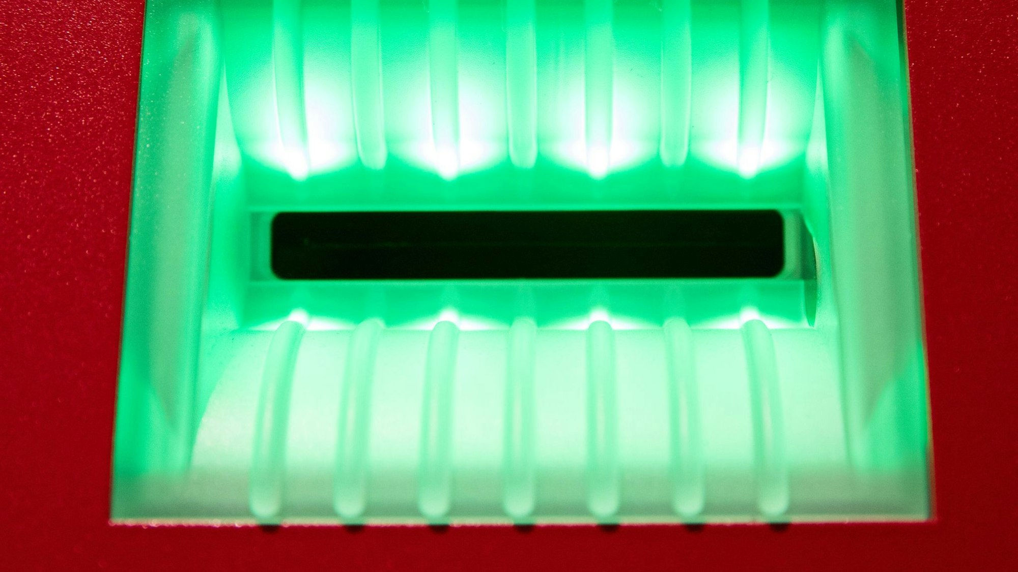 «Stiftung Warentest Finanzen» hat Kreditinstitute einem Check auf Nachhaltigkeit und Umweltschutz unterzogen: Legt man besonders strenge Kriterien an, bleiben Verbraucherinnen und Verbrauchern nur drei grüne Banken.