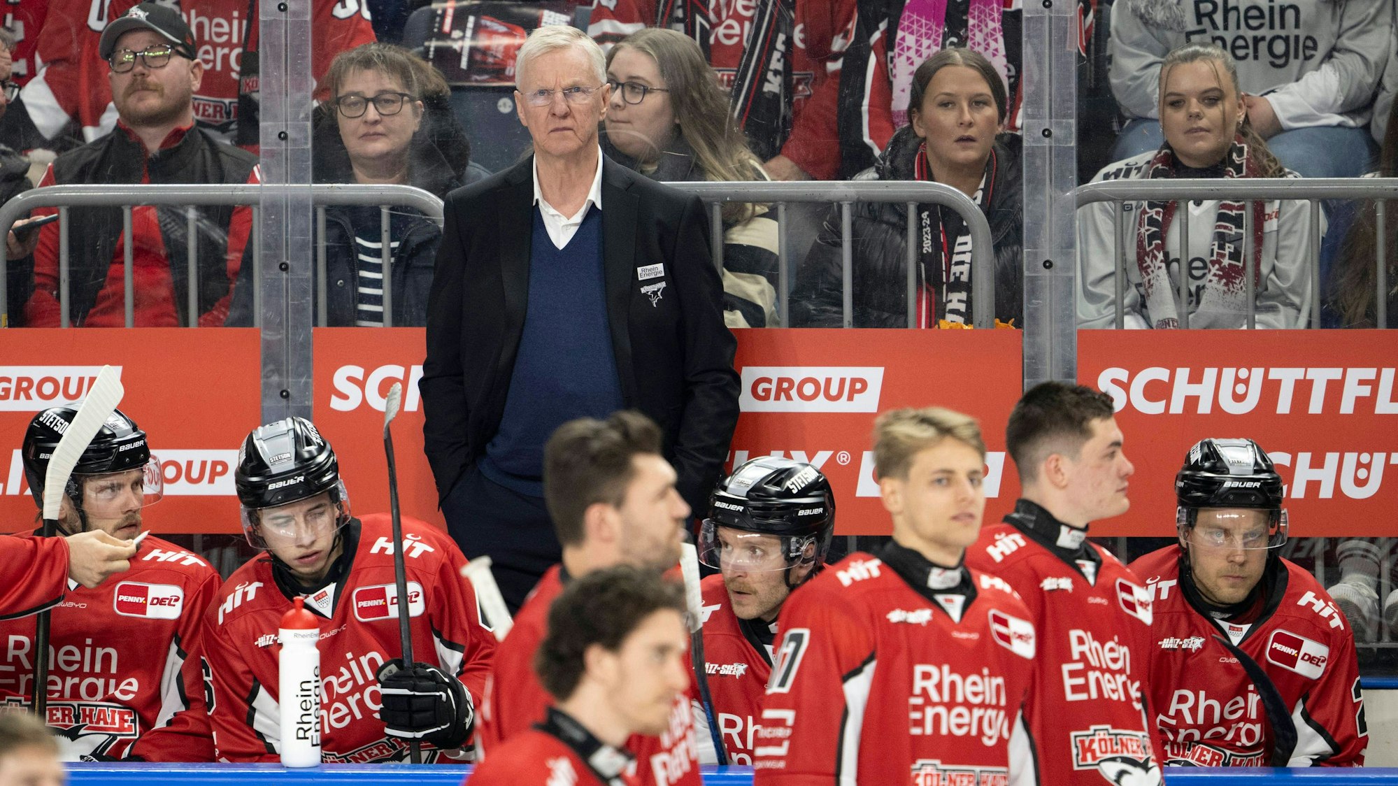 Kari Jalonen hat in den ersten beiden Playoff-Spielen gegen Bremerhaven seine ganze Erfahrung als Coach in die Waagschale geworfen.