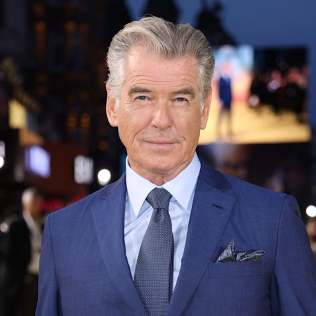 ARCHIV - 18.10.2022, Großbritannien, London: Pierce Brosnan, Schauspieler aus Irland, kommt zur Premiere des Films «Black Adam» (zu dpa: «Früherer 007: Pierce Brosnan äußert sich zu Bonds Zukunft») Foto: Vianney Le Caer/AP/dpa +++ dpa-Bildfunk +++