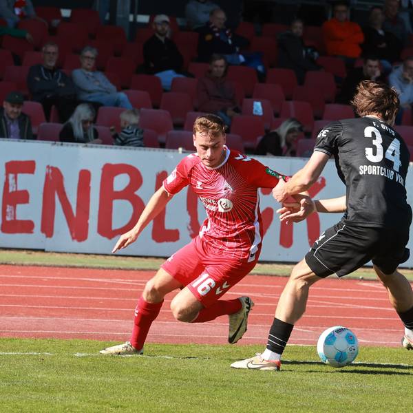 Wenig Einfluss auf das Spiel nahm Marvin Obuz (l.), der als Spieler aus der zweiten Reihe seine Einsatzzeit nicht nutzen konnte.
