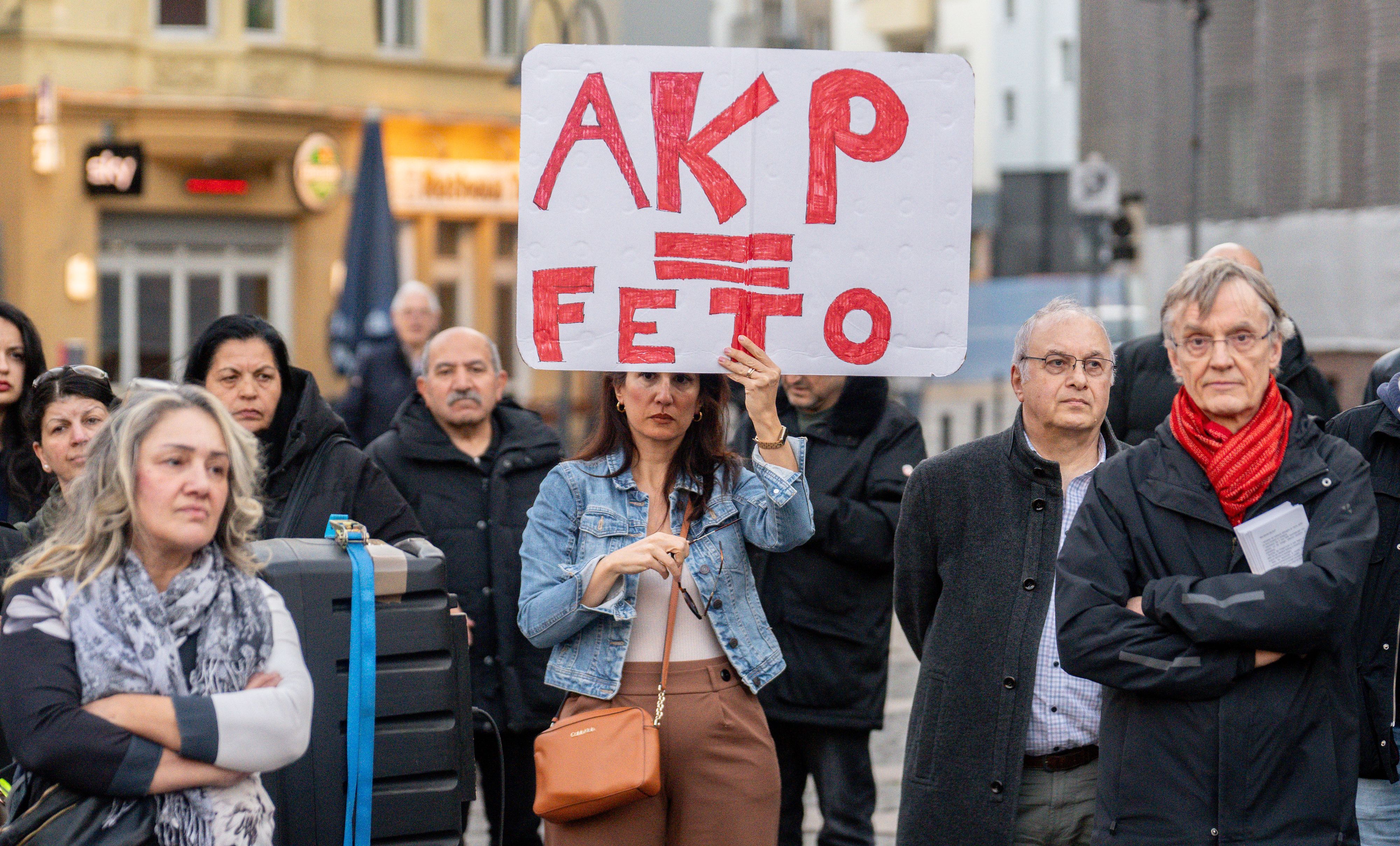 Die Kölner Mahnwache hatte im vergangenen März auch gegen die Verhaftung des Istanbuler Bürgermeisters Ekrem Imamoglu demonstriert.