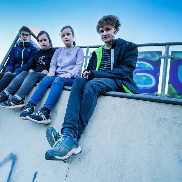 Immer füreinander da: Ruth Emmerich (von links), Hartwig Bruns, Alvin, Martha, Selma und Jakob Emmerich.