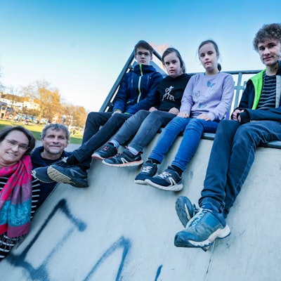 Immer füreinander da: Ruth Emmerich (von links), Hartwig Bruns, Alvin, Martha, Selma und Jakob Emmerich.