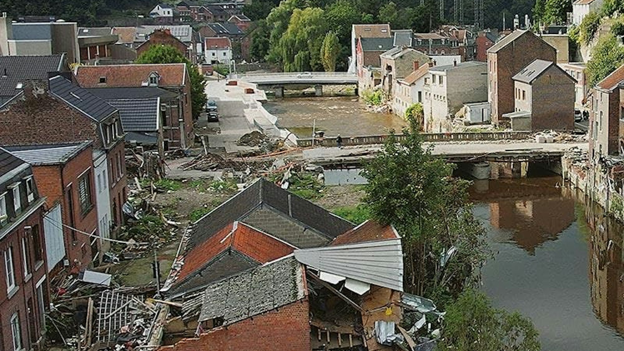 Der Film „Après la pluie“ (Nach dem Regen) zeigt aus der Wallonie die gleichen Szenen aus dem Sommer 2021, wie sie hier zu sehen waren und zeichnet die Folgen nach.