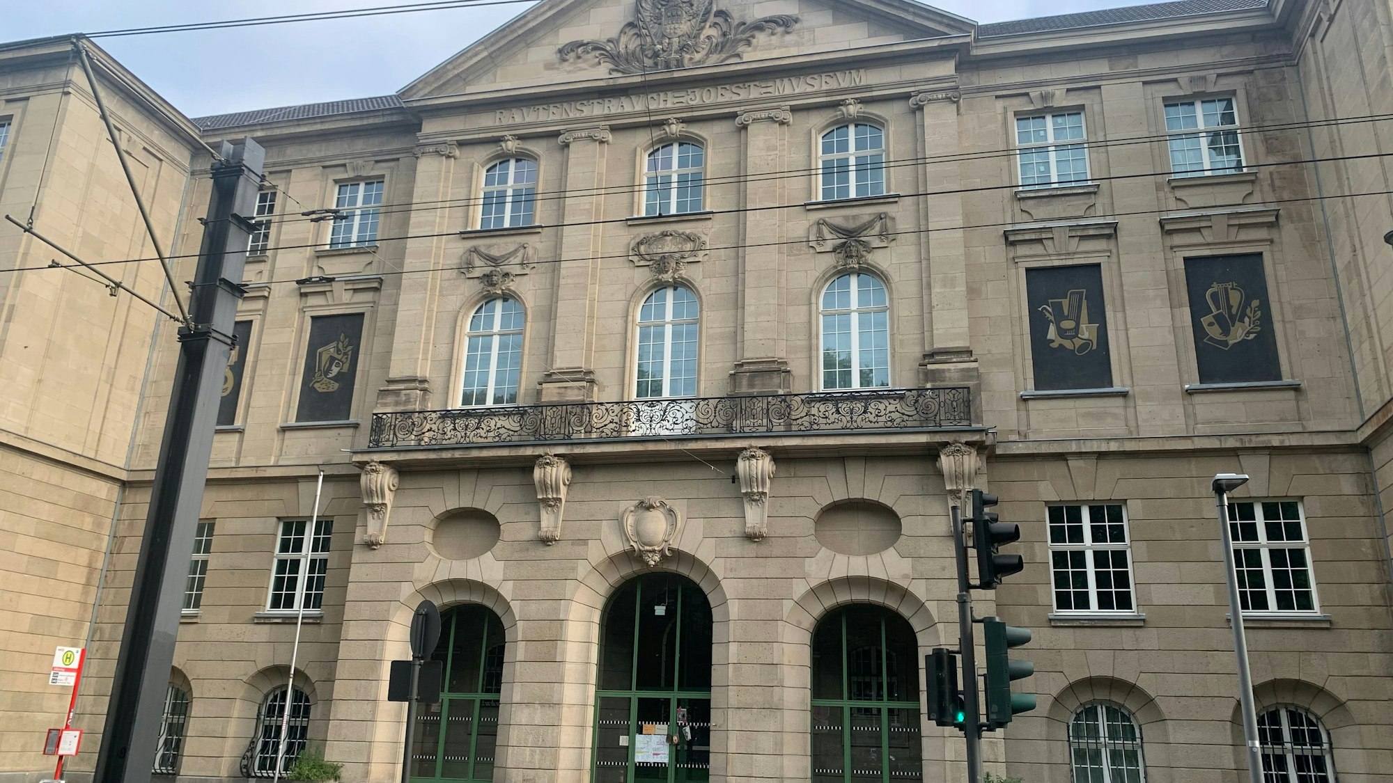 Die Fassade eines prächtigen Altbaus.