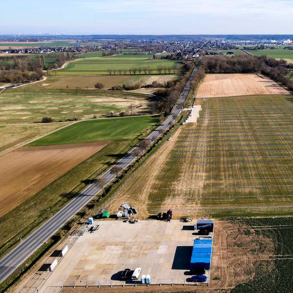 Das Luftbild zeigt das Areal, auf dem der Solarpark entstehen soll.