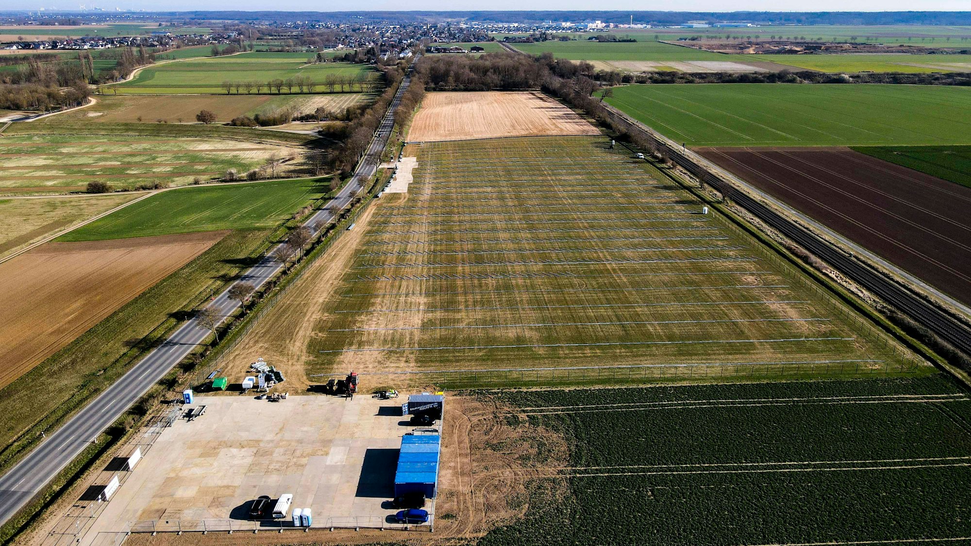 Das Luftbild zeigt das Areal, auf dem der Solarpark entstehen soll.