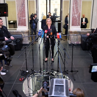 nke Rehlinger (SPD, M), Ministerpräsidentin des Saarlands und amtierende Bundesratspräsidentin, äußert sich nach der Abstimmung in der Plenarsitzung im Deutschen Bundesrat.