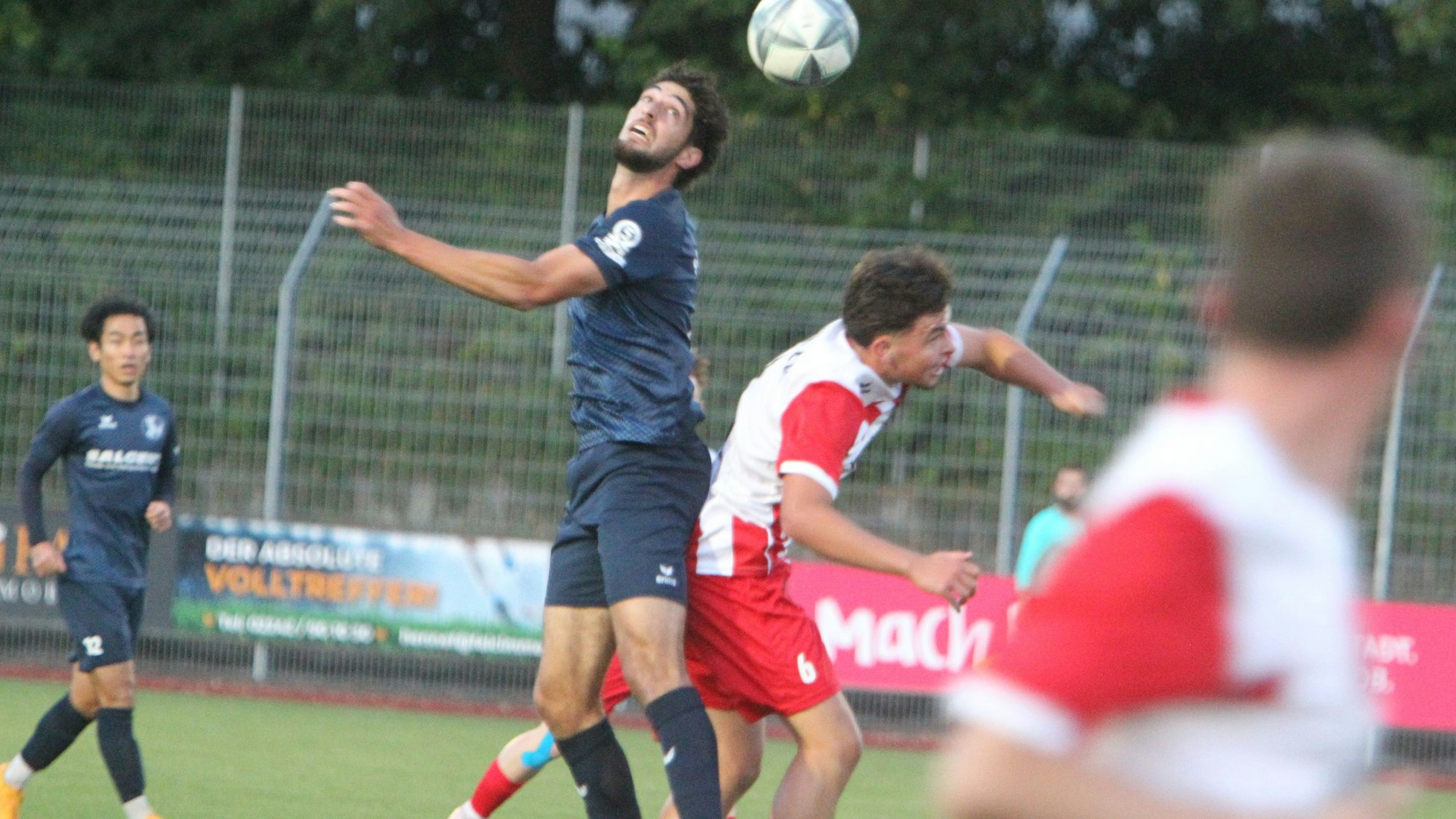 Lukas Kubek (rechts) und der FCH wollen die Wirkungskreise von Alec Vinci diesmal konsequenter einschränken.
