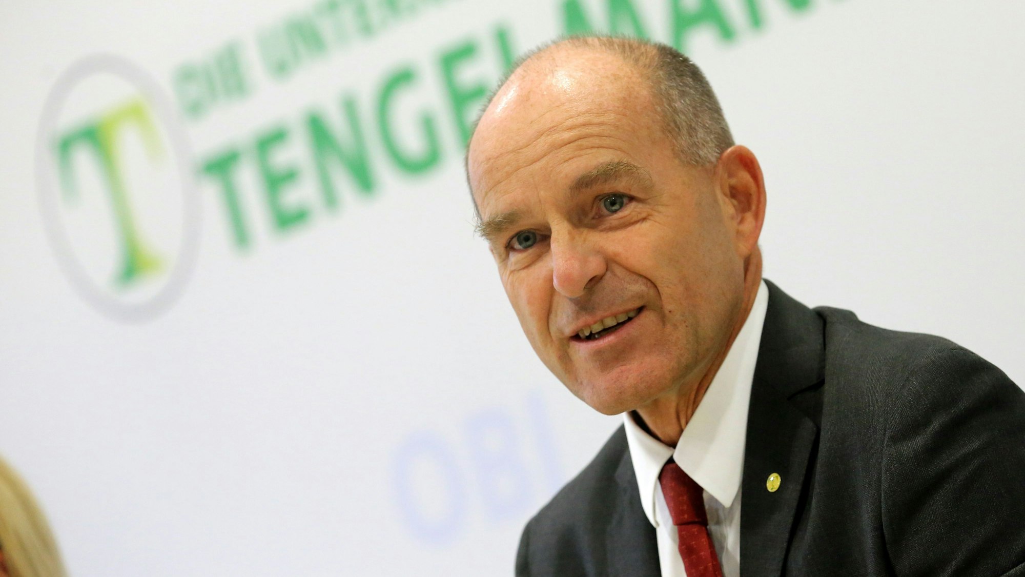 Das Bild zeigt den verschwundenen Karl-Erivan Haub im Jahr 2015 bei einer Tengelmann-Pressekonferenz. (Archivbild)