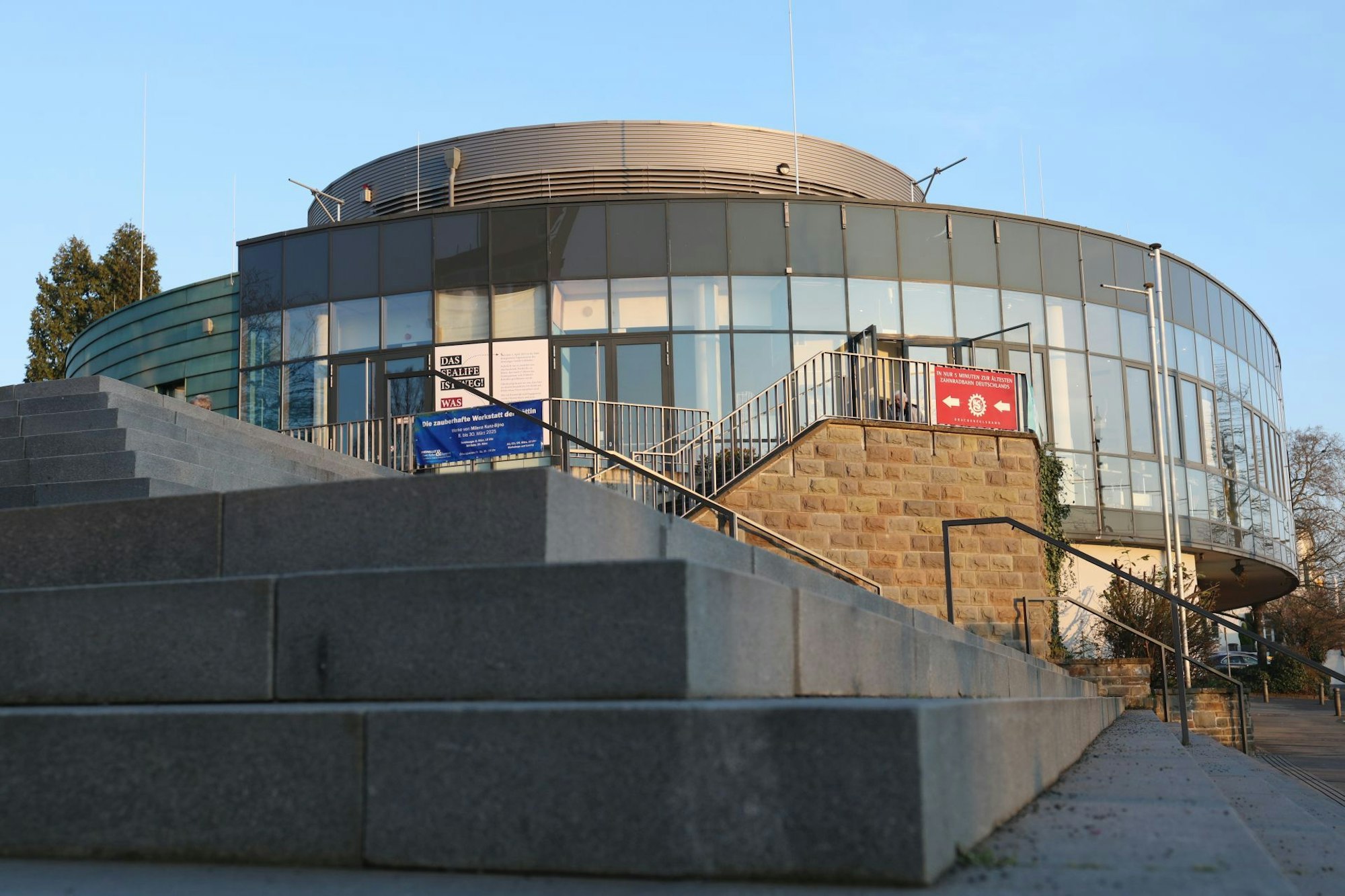 Das ovale Gebäude des ehemaligen Sealife Aquariums.