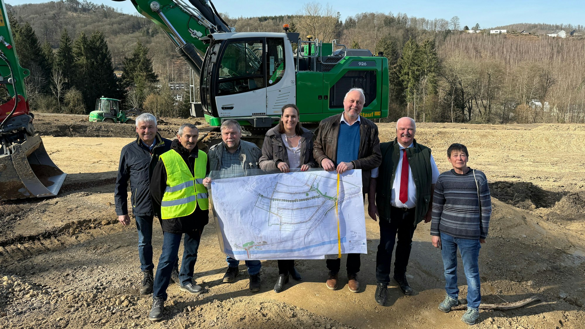 Vorfreude herrscht zu Beginn der Erschließungsarbeiten des neuen Wohngebiets mit 82 Bauplätzen im Ortsteil Buschhausen.