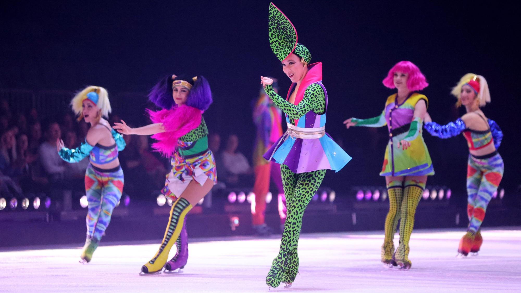 Über 300 Kostüme wurden für das Ensemble von „Holiday on Ice“ maßgeschneidert.