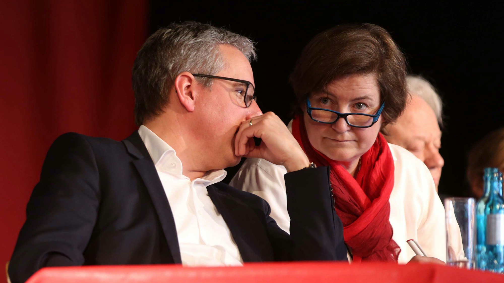 Der Kölner SPD-Fraktionschef Christian Joisten beim Parteitag 2020 mit der damaligen SPD-Vorsitzenden Christiane Jäger (Archivbild)