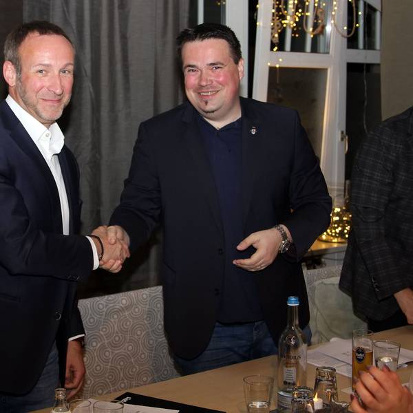Stadtverbandschef Stephan Borst (r.) gratulierte Andreas Heller als Erster.